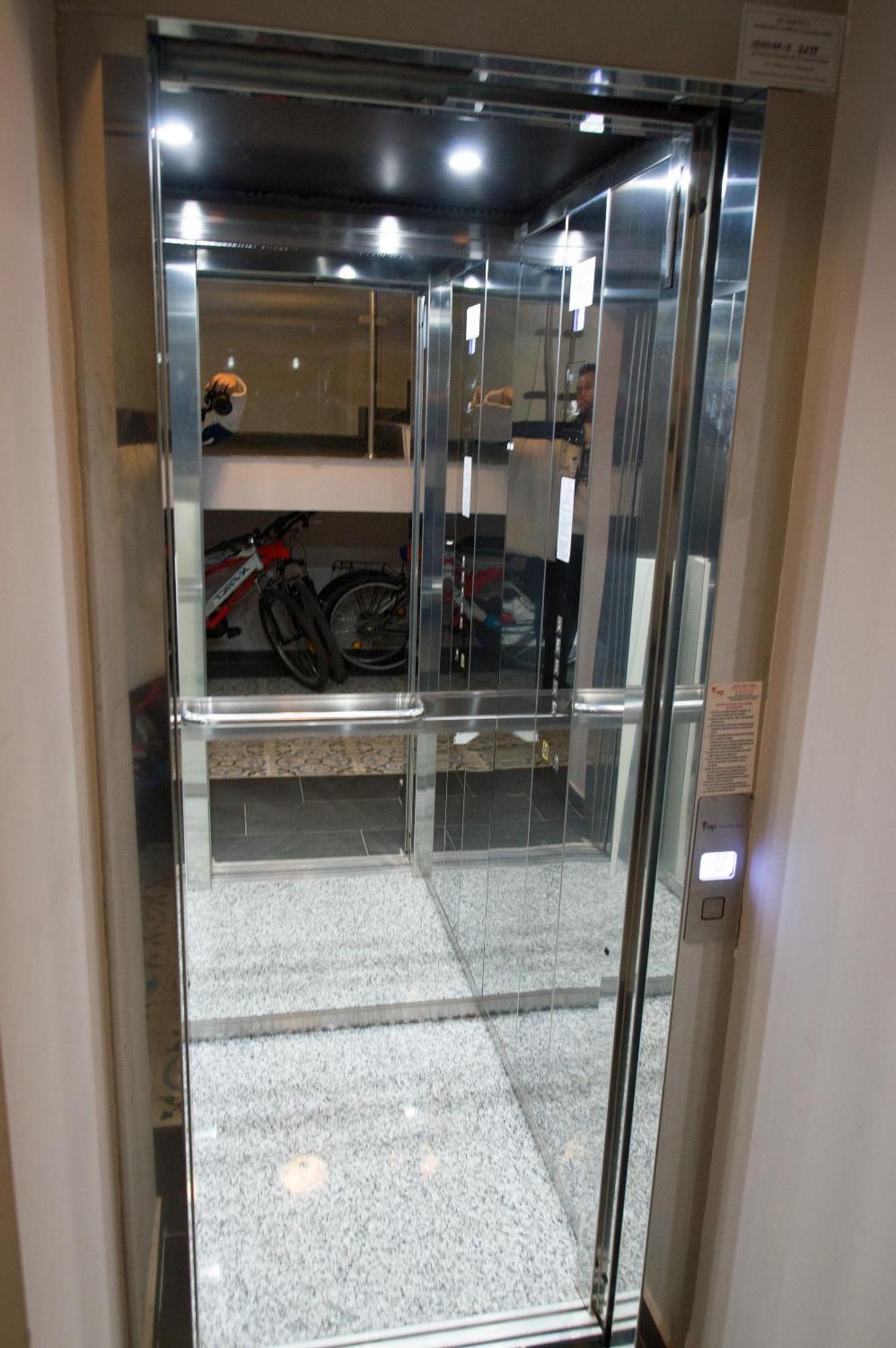 Airport Residence - 5 Mins From Airport Otopeni Ngoại thất bức ảnh